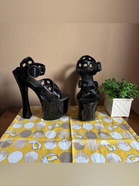 Dolls Kill Current Mood black grommet platform heels size 6